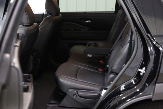 new 2025 Nissan Pathfinder car, priced at $38,580