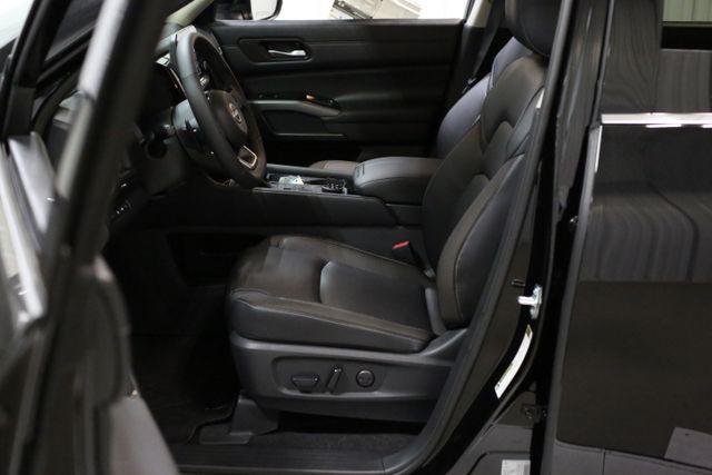 new 2025 Nissan Pathfinder car, priced at $38,580