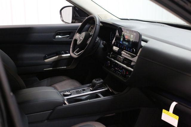 new 2025 Nissan Pathfinder car, priced at $43,279