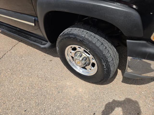 used 2004 Chevrolet Suburban car, priced at $10,900