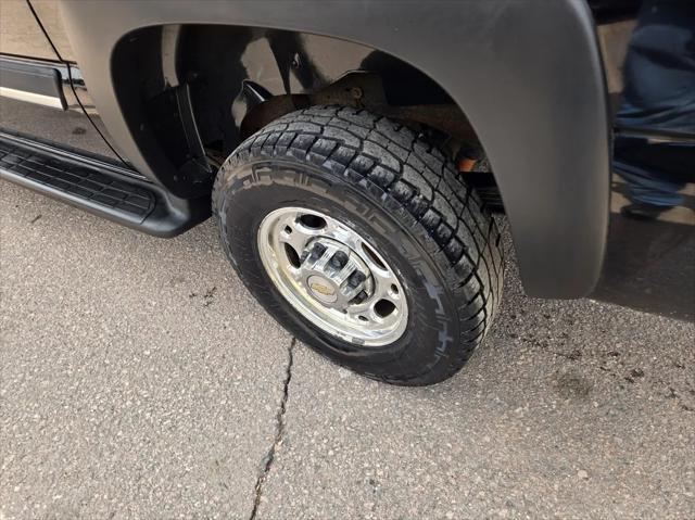 used 2004 Chevrolet Suburban car, priced at $10,900