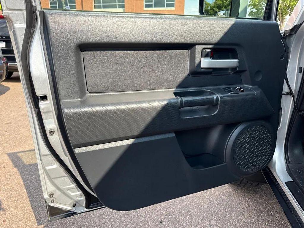 used 2007 Toyota FJ Cruiser car, priced at $11,995