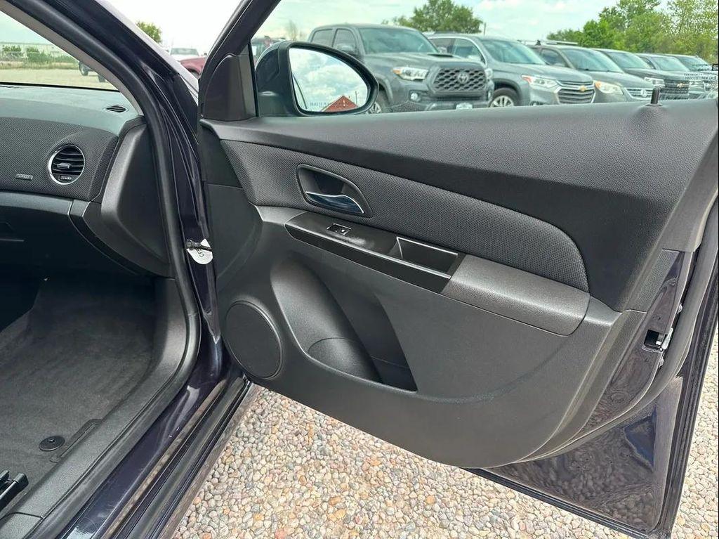 used 2014 Chevrolet Cruze car, priced at $8,900
