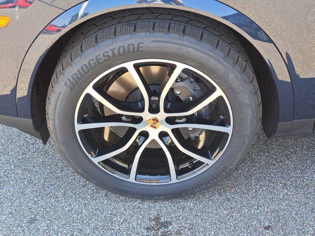 new 2025 Porsche Cayenne car, priced at $108,085