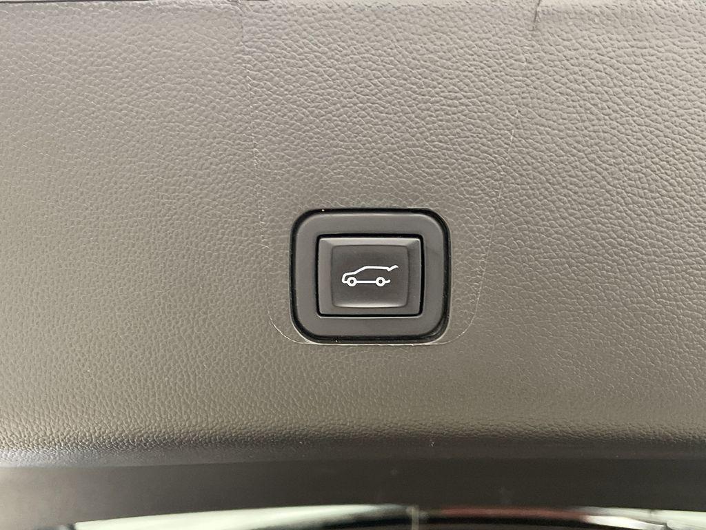 used 2023 Chevrolet Traverse car, priced at $34,216