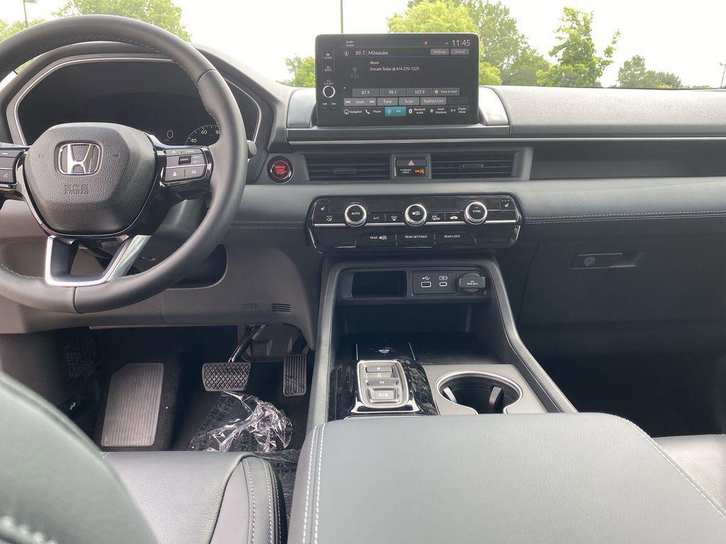 new 2025 Honda Pilot car, priced at $49,266