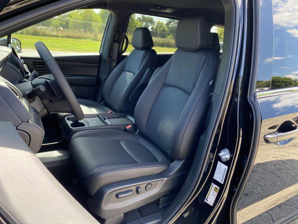 new 2026 Honda Odyssey car, priced at $43,042