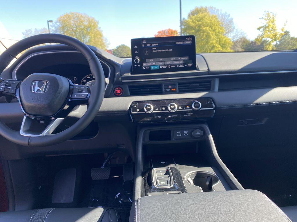 new 2025 Honda Pilot car, priced at $43,883