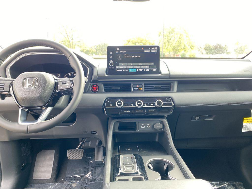 new 2025 Honda Pilot car, priced at $47,339