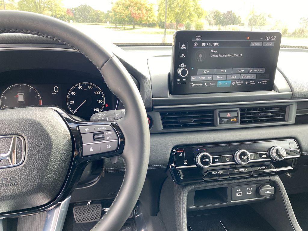 new 2025 Honda Pilot car, priced at $47,339