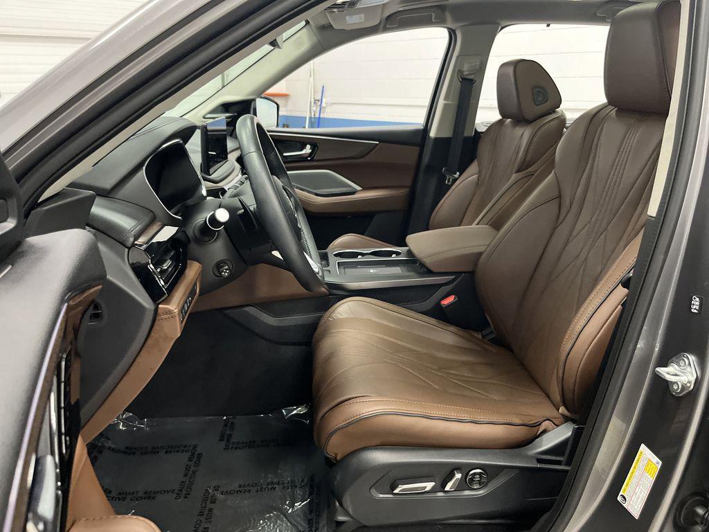 used 2025 Acura MDX car, priced at $58,000