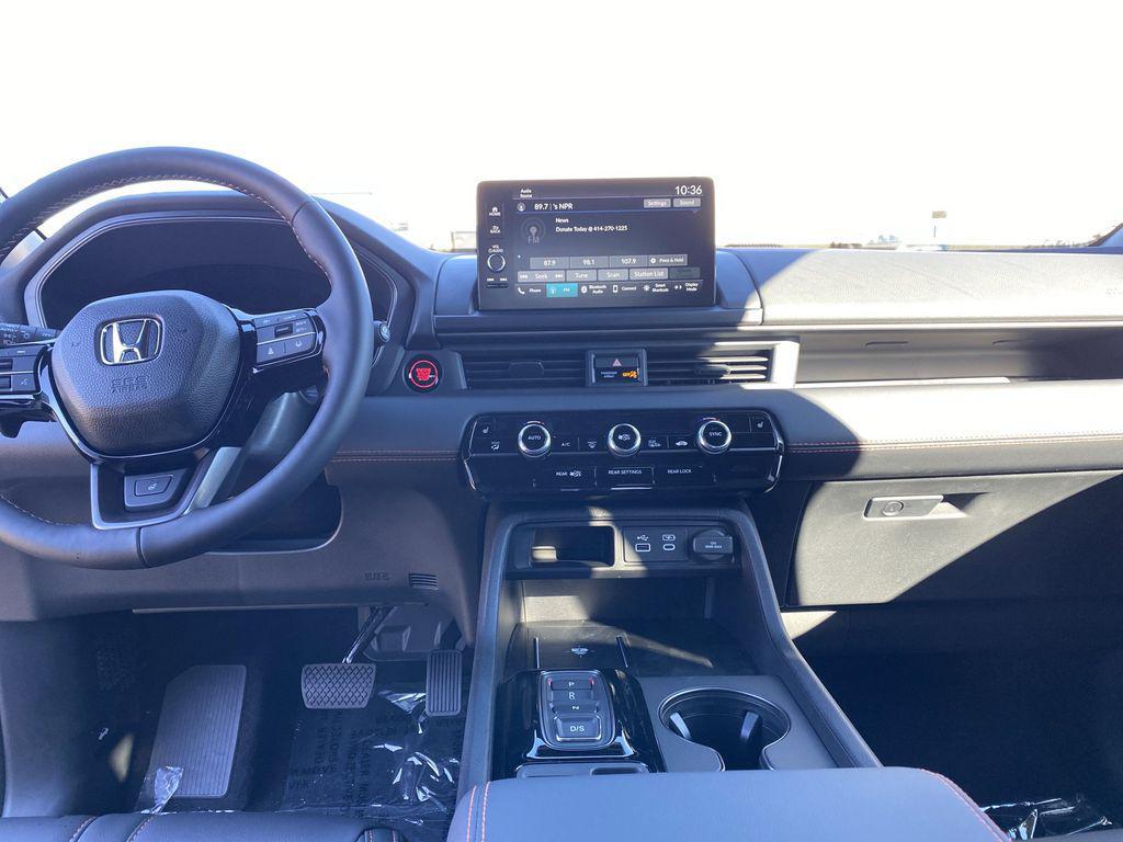 new 2025 Honda Pilot car, priced at $47,219