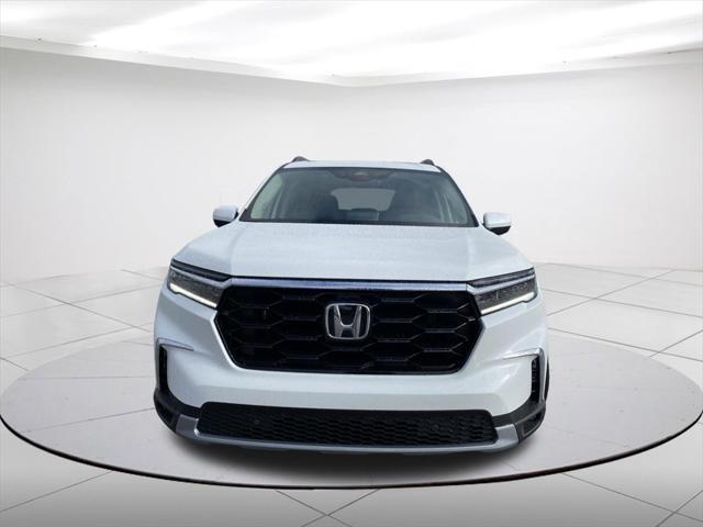 new 2025 Honda Pilot car, priced at $50,400