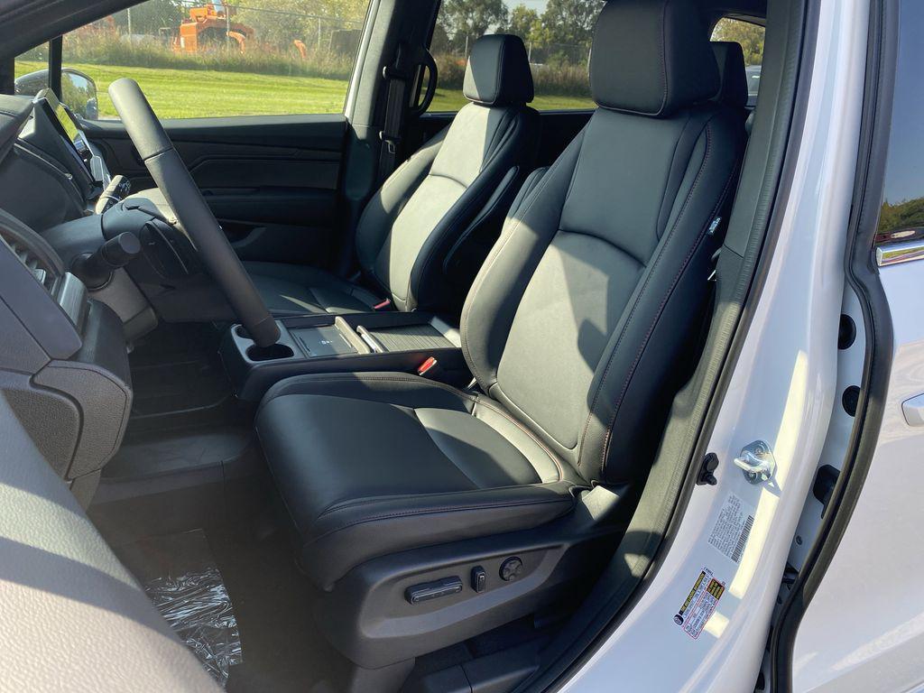new 2026 Honda Odyssey car, priced at $43,195