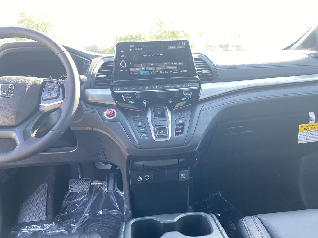 new 2026 Honda Odyssey car, priced at $43,195