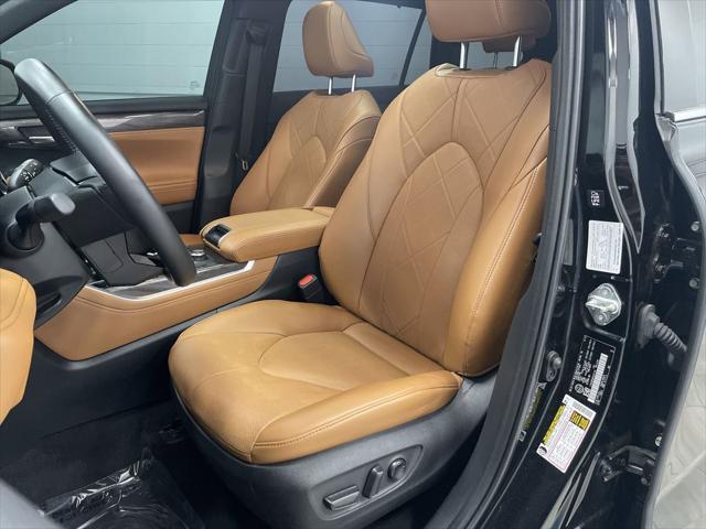 used 2023 Toyota Highlander car, priced at $43,913