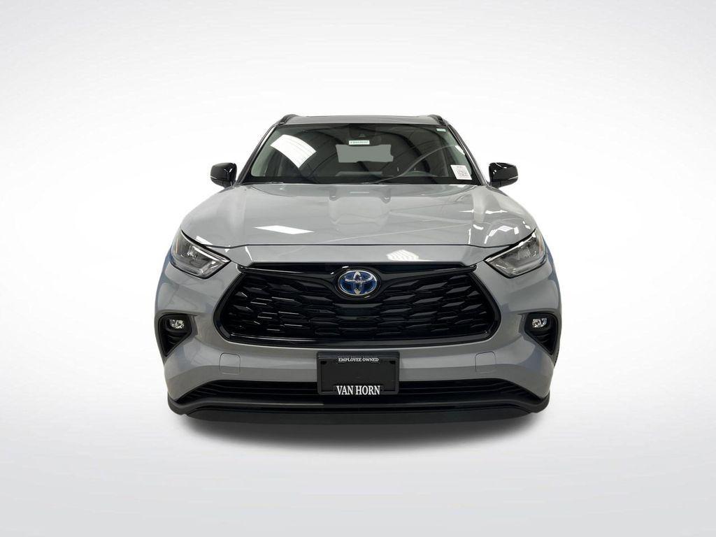 used 2024 Toyota Highlander Hybrid car, priced at $47,000