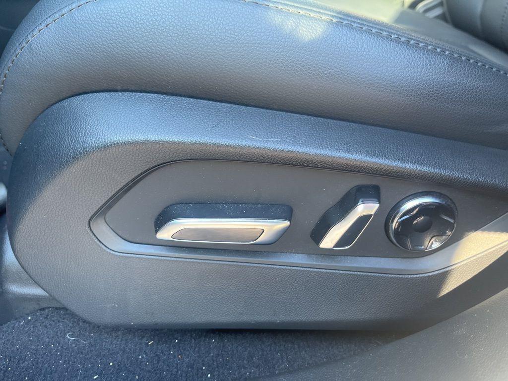 used 2023 Acura RDX car, priced at $34,998