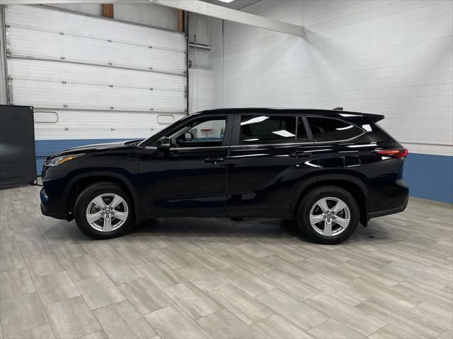 used 2024 Toyota Highlander car, priced at $40,922