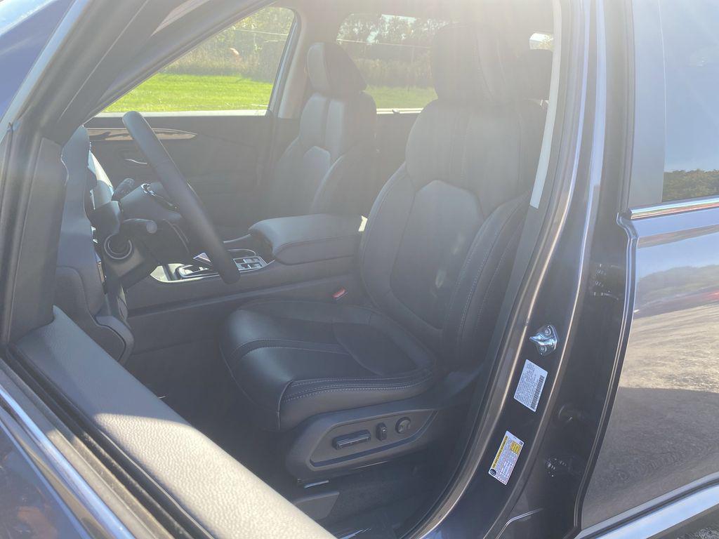 new 2025 Honda Pilot car, priced at $44,625