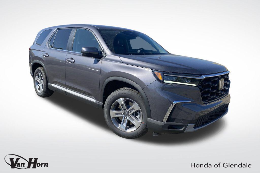 new 2025 Honda Pilot car, priced at $44,625