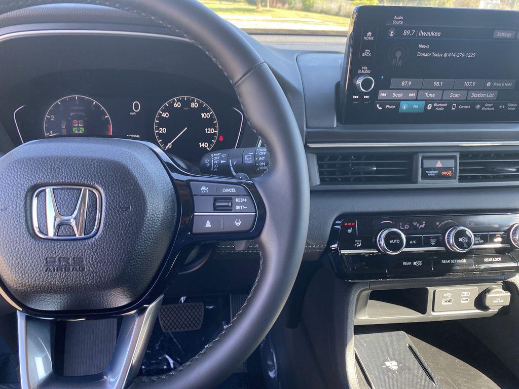 new 2025 Honda Pilot car, priced at $44,625