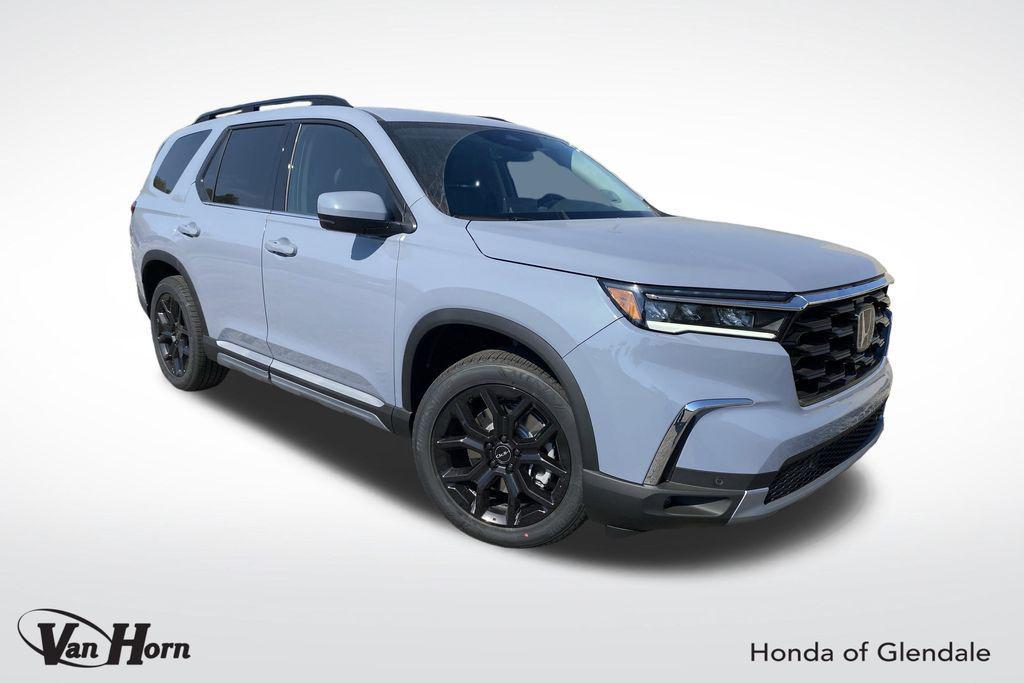 new 2025 Honda Pilot car, priced at $51,680