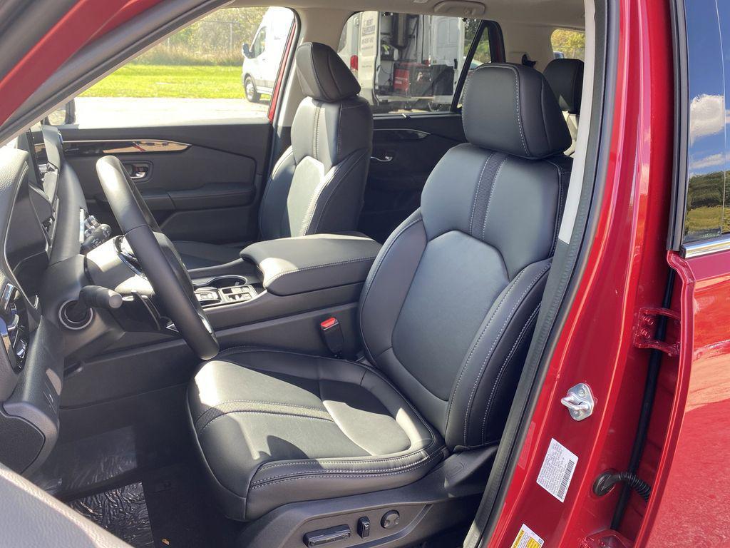 new 2025 Honda Pilot car, priced at $49,266