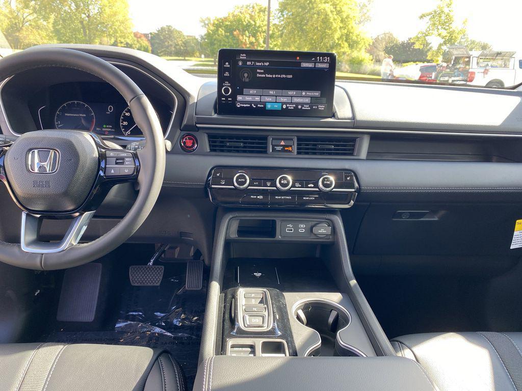 new 2025 Honda Pilot car, priced at $49,266