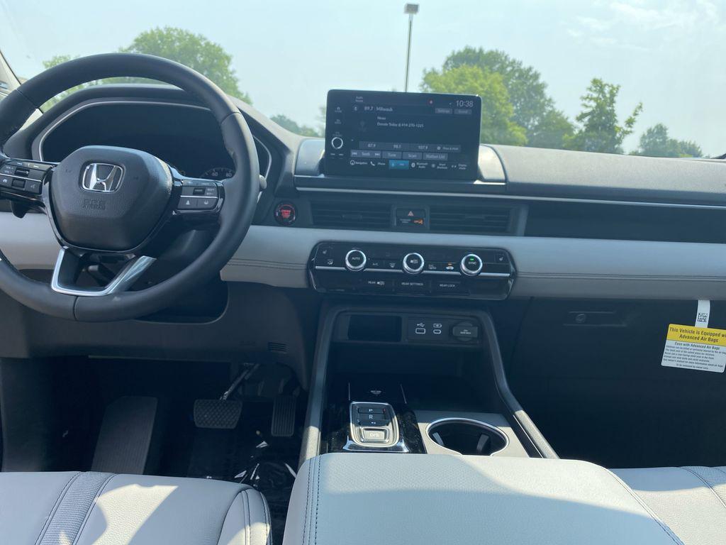 new 2025 Honda Pilot car, priced at $47,250