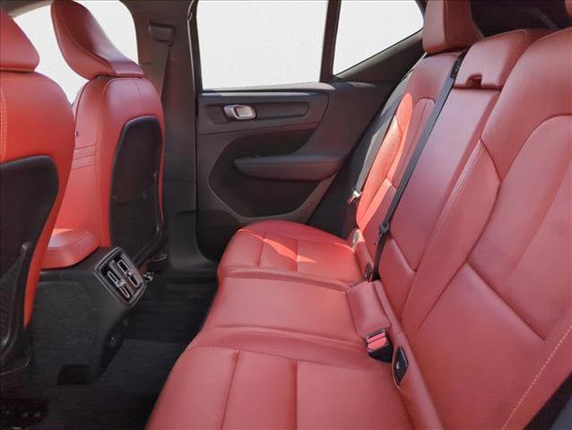 used 2019 Volvo XC40 car, priced at $21,526