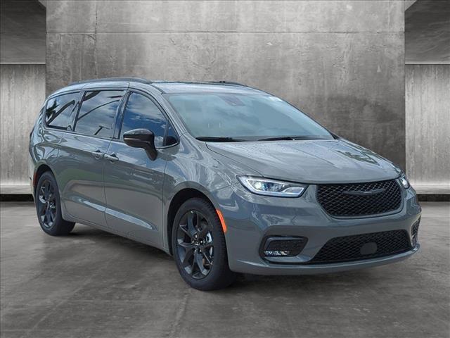 new 2024 Chrysler Pacifica car, priced at $44,240