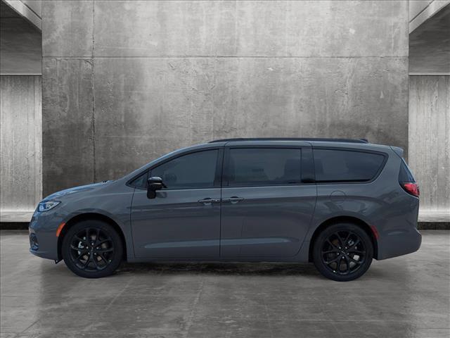 new 2024 Chrysler Pacifica car, priced at $44,240