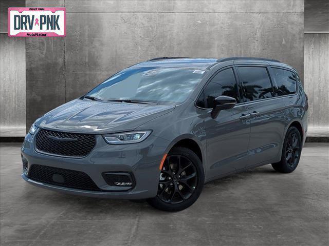 new 2024 Chrysler Pacifica car, priced at $44,240