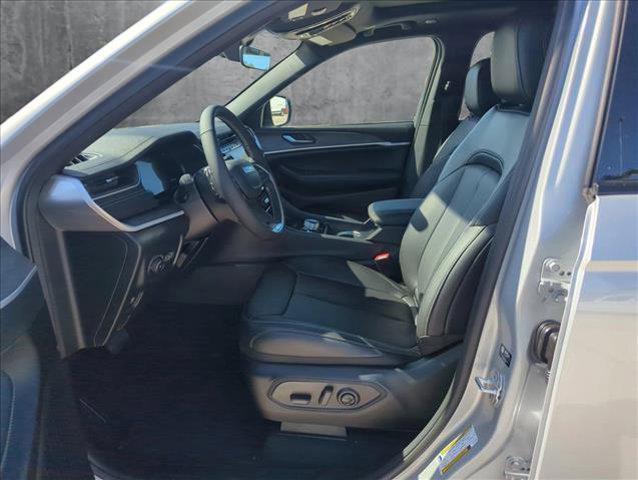 new 2025 Jeep Grand Cherokee car, priced at $49,104