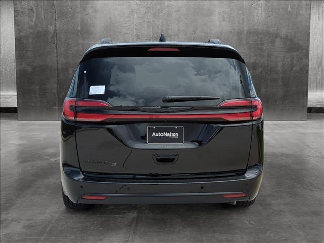 new 2024 Chrysler Pacifica car, priced at $46,478