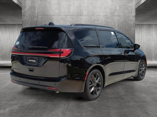 new 2024 Chrysler Pacifica car, priced at $46,478