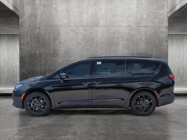 new 2024 Chrysler Pacifica car, priced at $46,478