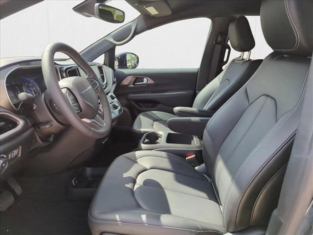 new 2025 Chrysler Pacifica car, priced at $42,292