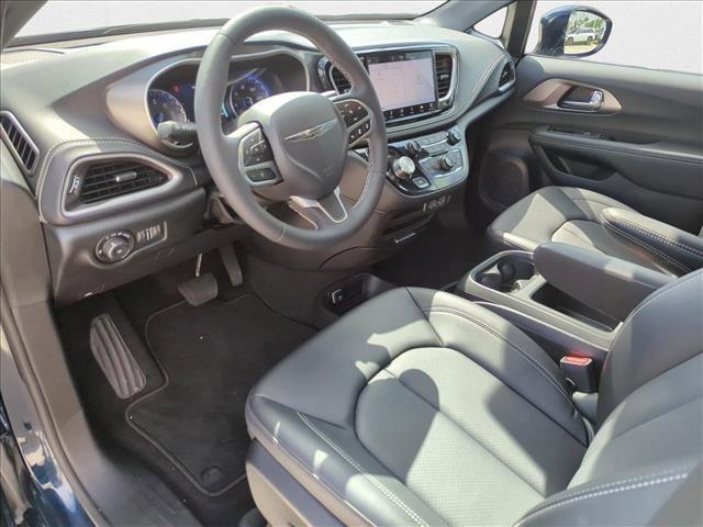 new 2025 Chrysler Pacifica car, priced at $42,292