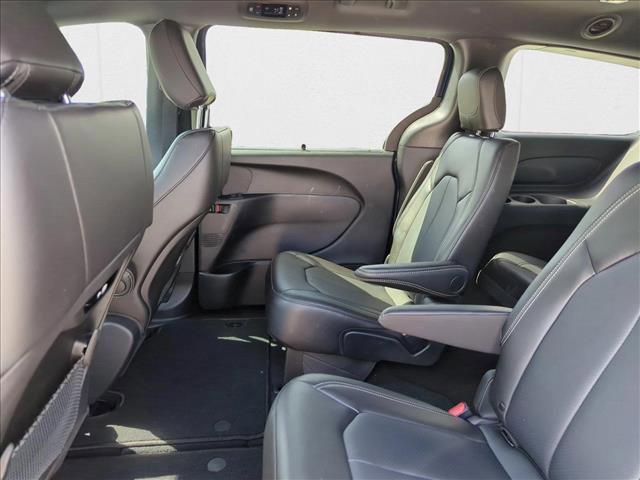 new 2025 Chrysler Pacifica car, priced at $42,292