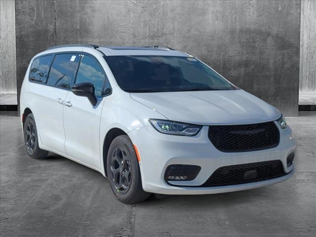 new 2025 Chrysler Pacifica Hybrid car, priced at $61,760