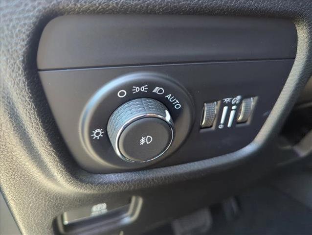 new 2025 Jeep Grand Cherokee car, priced at $43,982