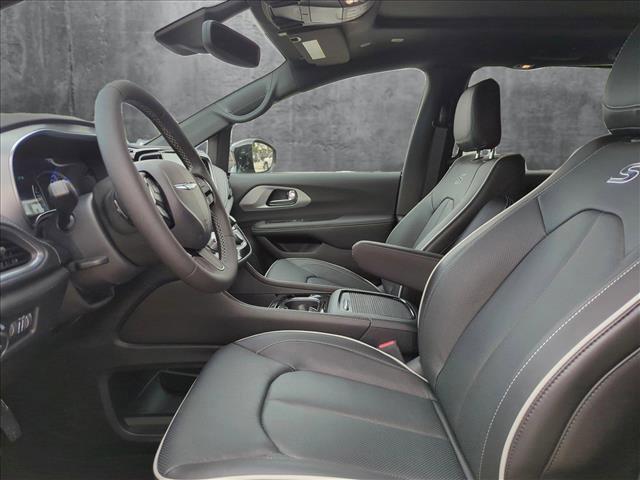 new 2025 Chrysler Pacifica Hybrid car, priced at $52,658