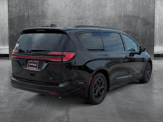 new 2025 Chrysler Pacifica Hybrid car, priced at $52,658