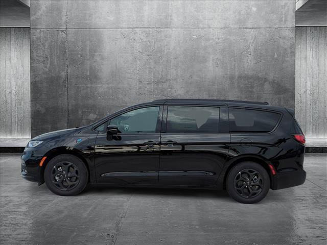 new 2025 Chrysler Pacifica Hybrid car, priced at $52,658