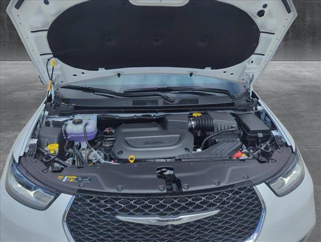 new 2025 Chrysler Pacifica car, priced at $45,657
