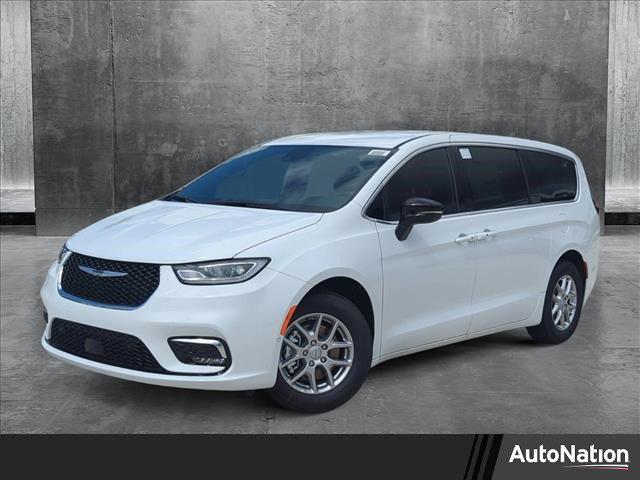 new 2025 Chrysler Pacifica car, priced at $45,657