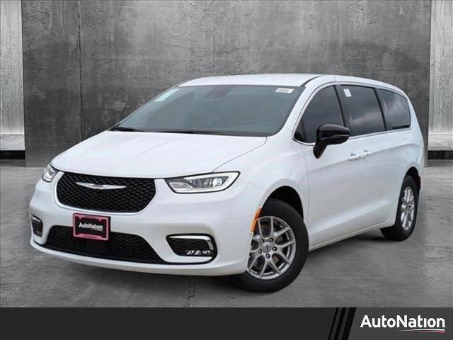 new 2025 Chrysler Pacifica car, priced at $45,657