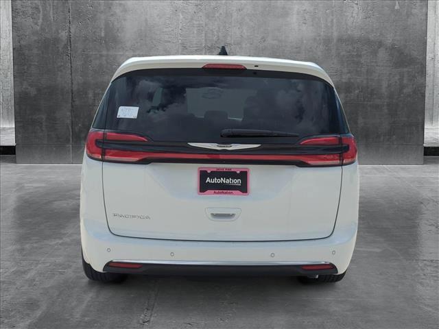 new 2025 Chrysler Pacifica car, priced at $45,657